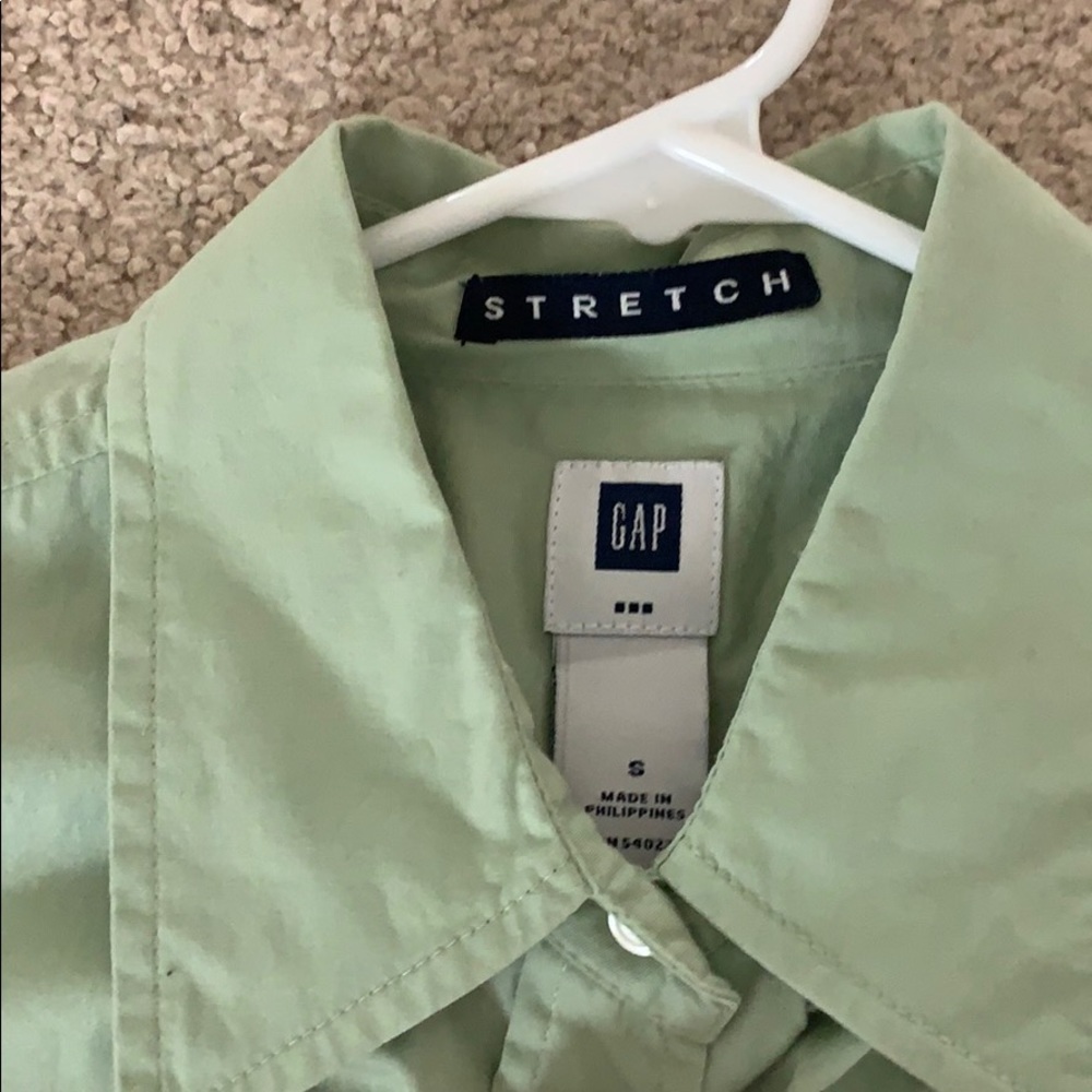 GAP Women’s button down - Picture 2 of 2